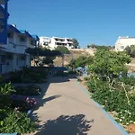 马诺利斯公寓