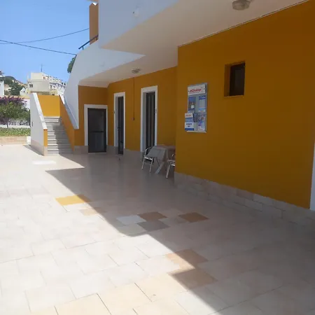 Manolis Aparthotel 2*