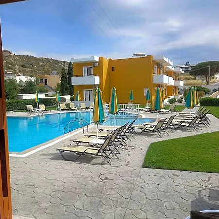 Manolis Aparthotel 2*
