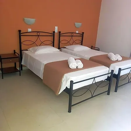 Manolis Aparthotel 2*
