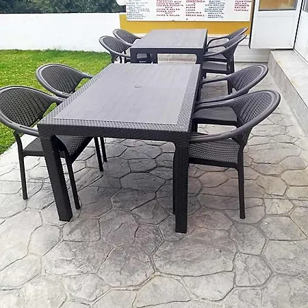 Manolis Aparthotel
