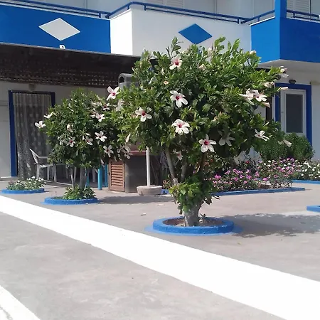 Manolis Apartmanhotel 2*