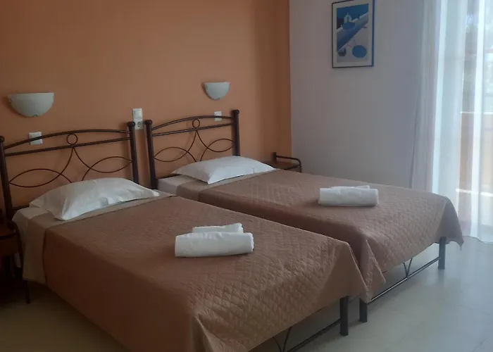 马诺利斯公寓 2*