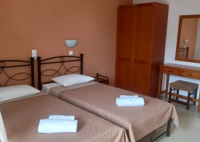 马诺利斯公寓 2*