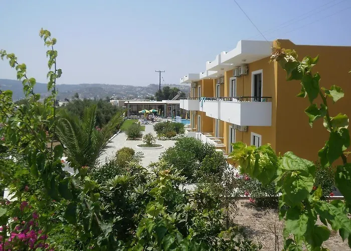 马诺利斯公寓 2*