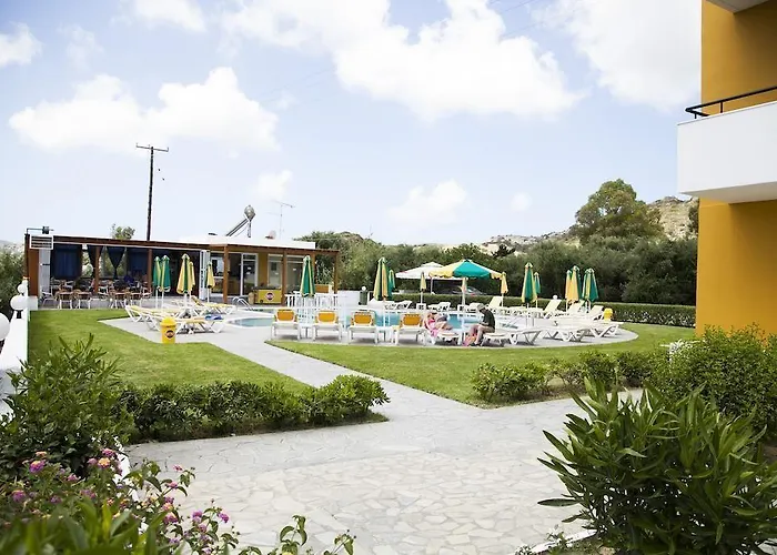 马诺利斯公寓 2*