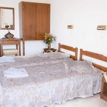 Manolis Aparthotel 2*