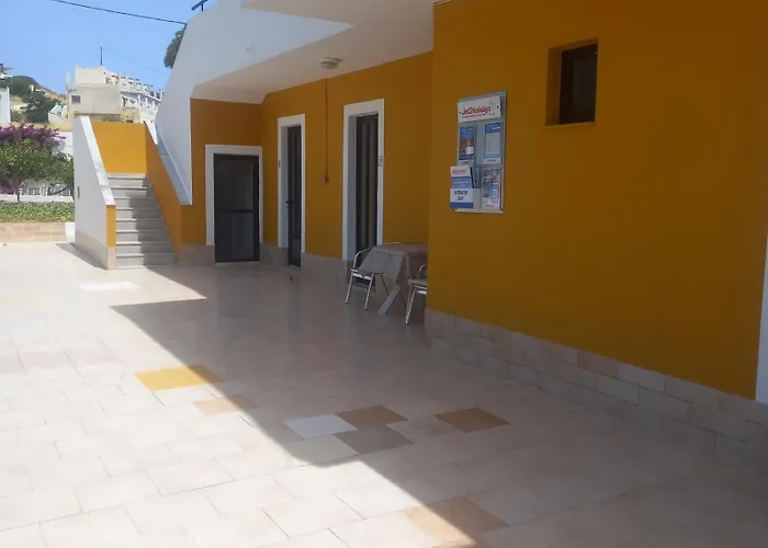 Manolis شقة فندقية 2*