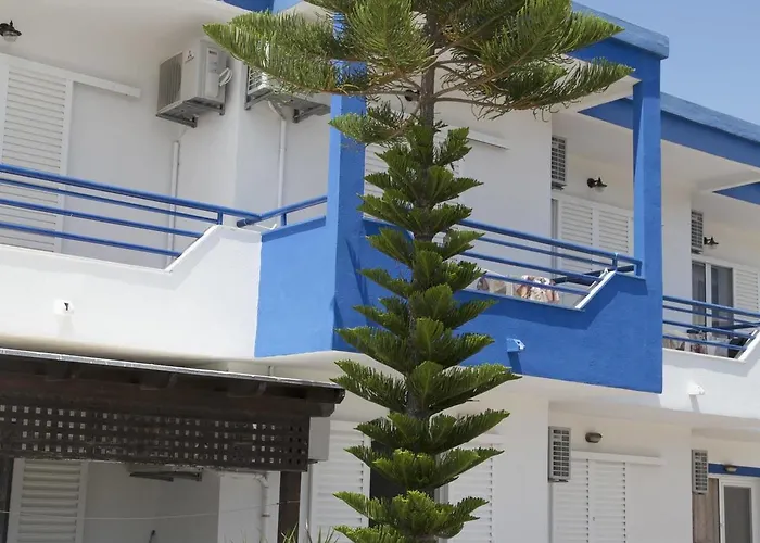 Apart-hotel Manolis 2*